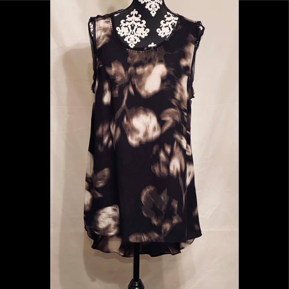 Beautiful high low tunic.
